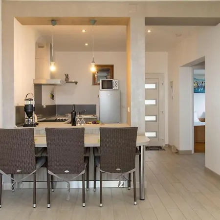 Apartment-drachenwurz شقة *